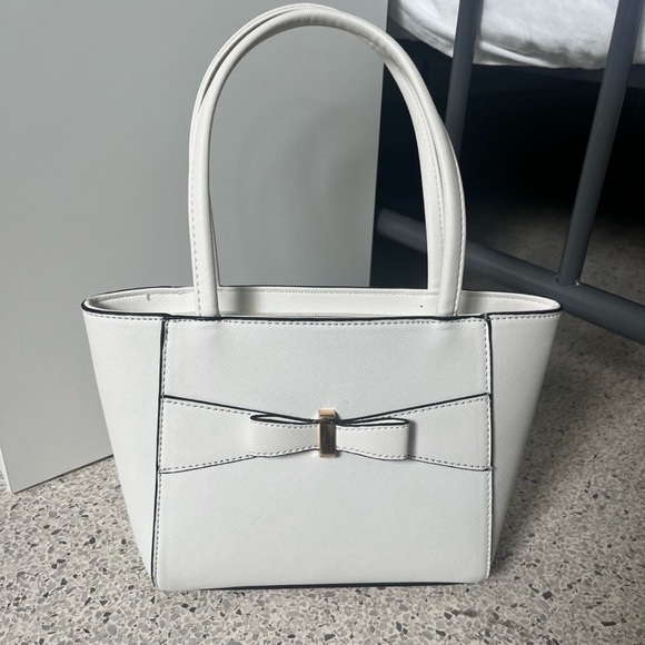 Handbags - White Handbag with Bow Accent
